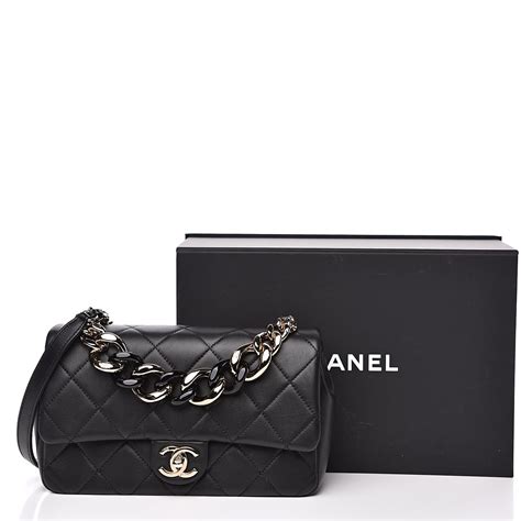 chanel quilted purse with chain